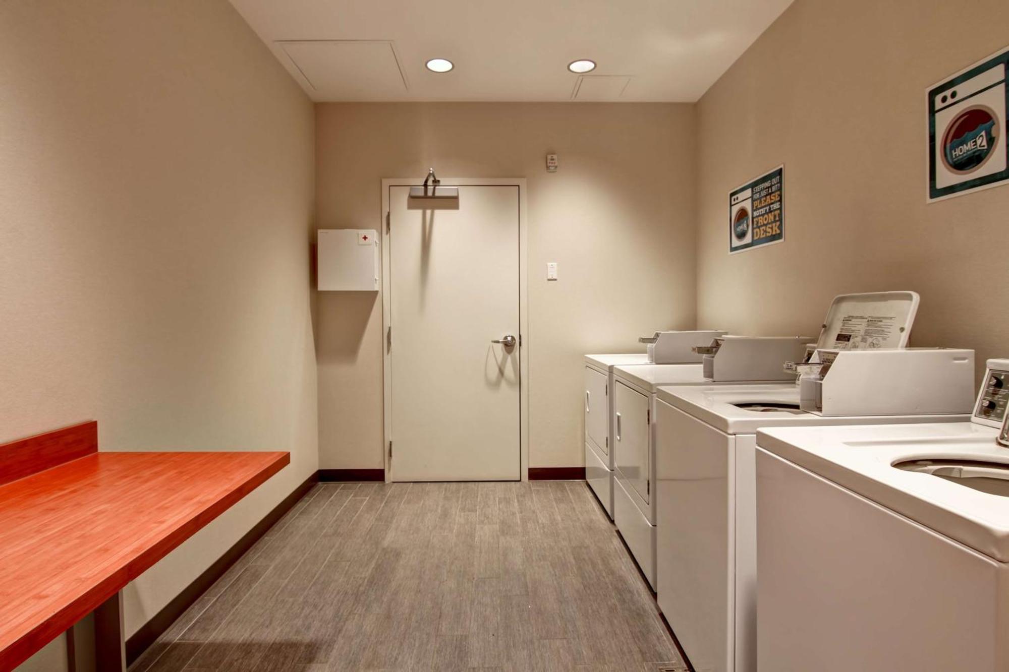 Home2 Suites By Hilton West Едмонтон Екстер'єр фото